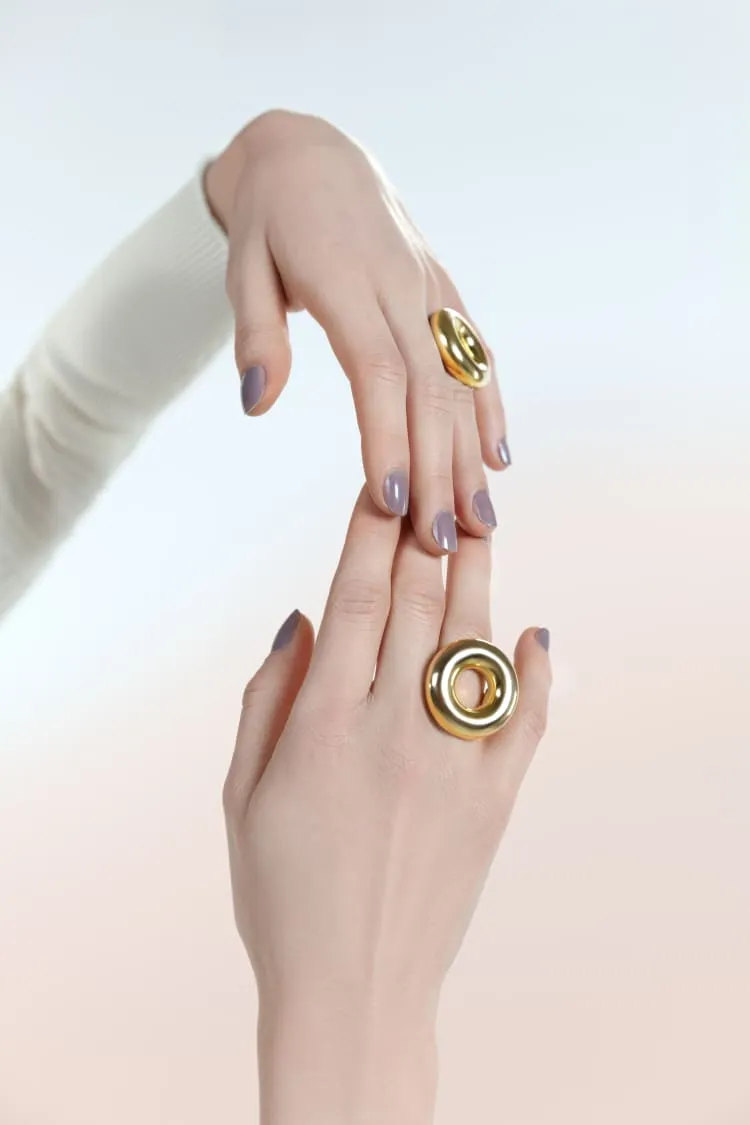 Donut ring in gold