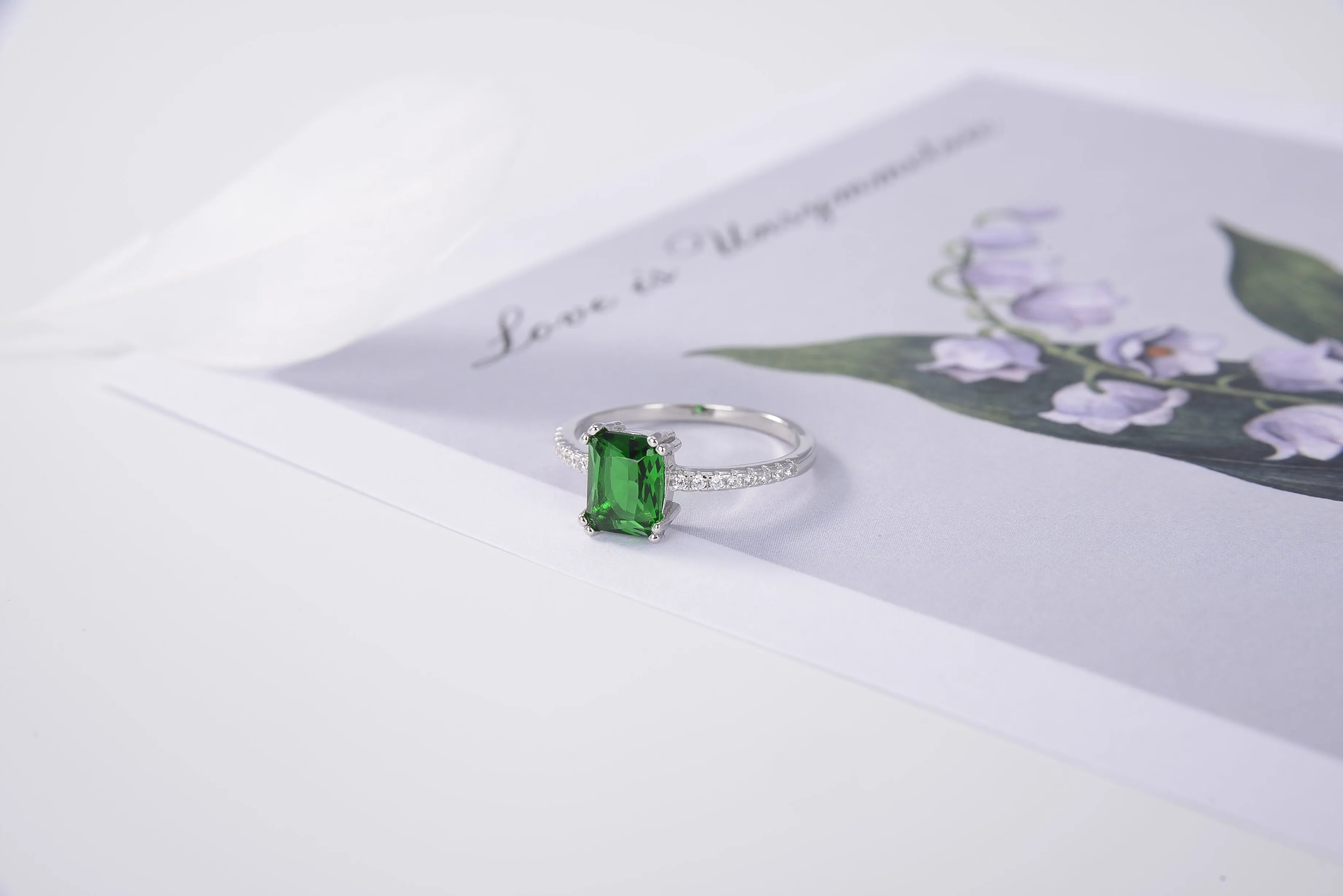 Emerald Green Cushion Cut Ring (925 Sterling Silver)