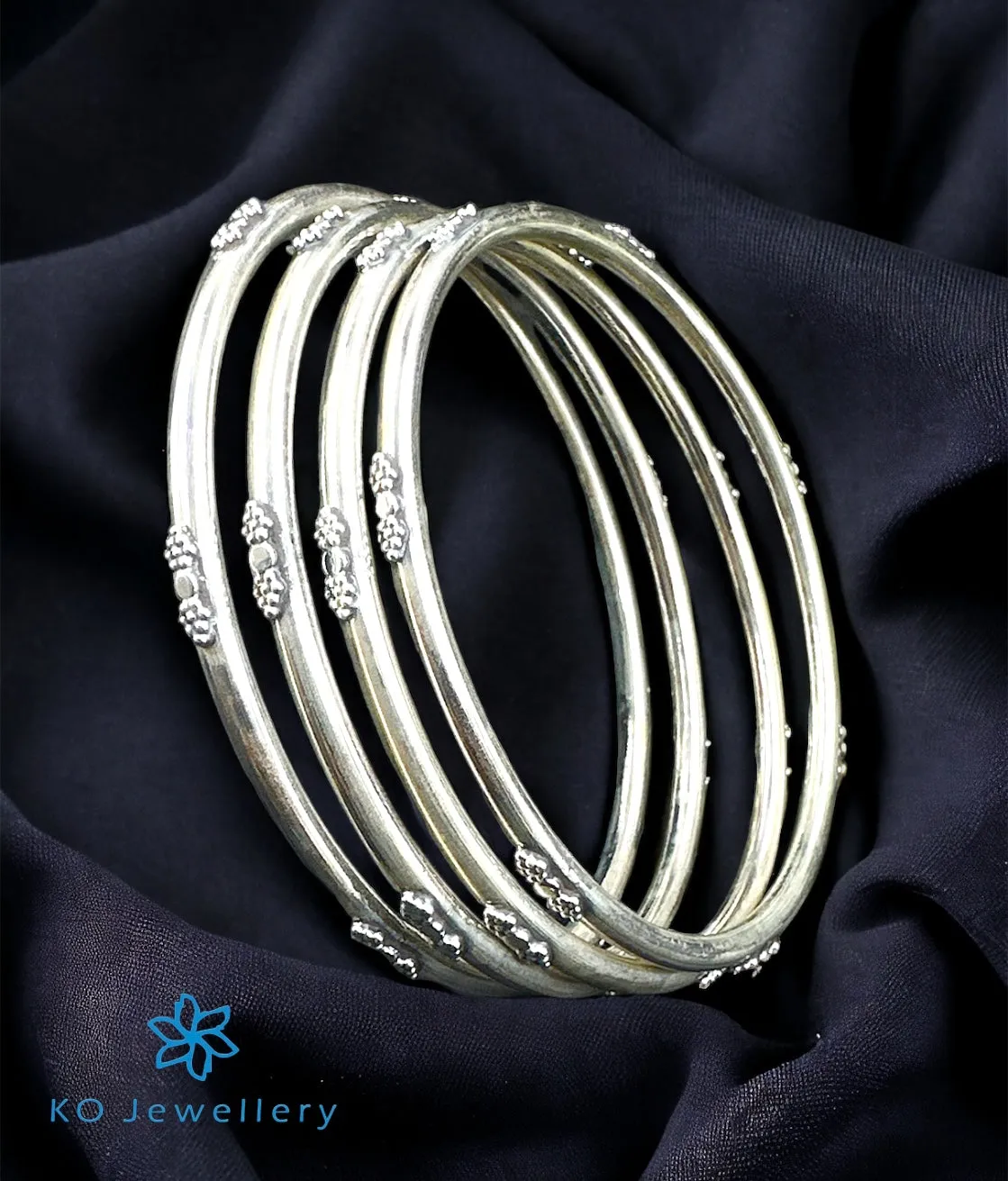 The Lavana Silver Bangle (Size 2.6)