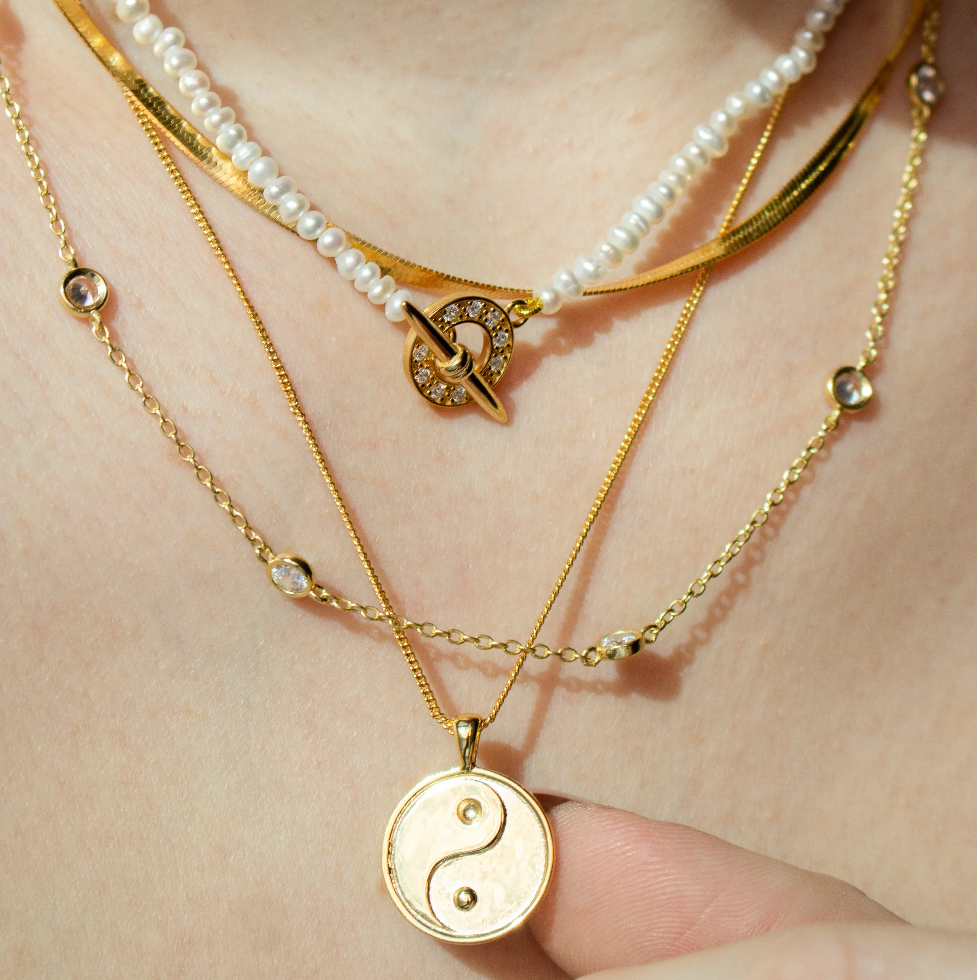 YIN TO MY YANG PENDANT NECKLACE GOLD